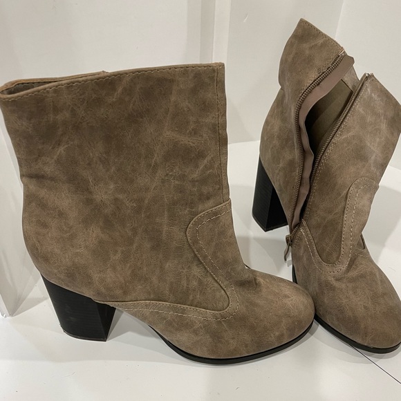 2 Lips Too Shoes - 2 Lips Too Taupe Ankle Heeled Boots